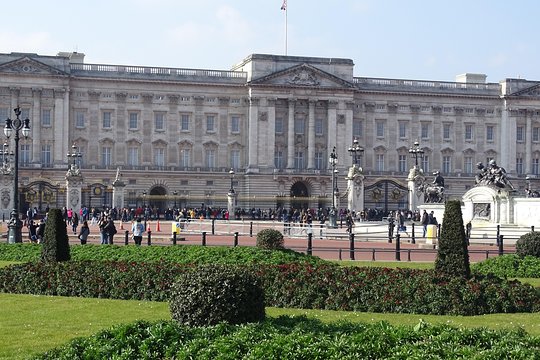 Buckingham Palace  St James's Palace  Hampton Court Palace Private Tour Private Tours and Travel Guide Europe London CITY London Destination Tour