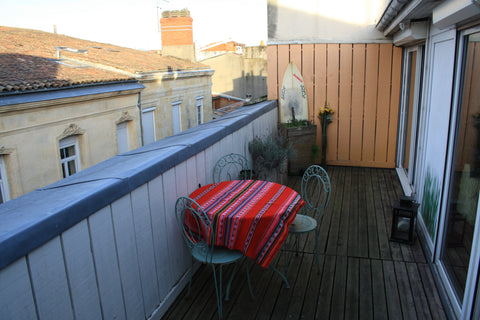 Dans un petit immeuble du centre ville, petite chambre confortable dans un bel a Bordeaux, France Chambre en centre ville dans appart avec terrasse Private room in condo vacation rental 17885910