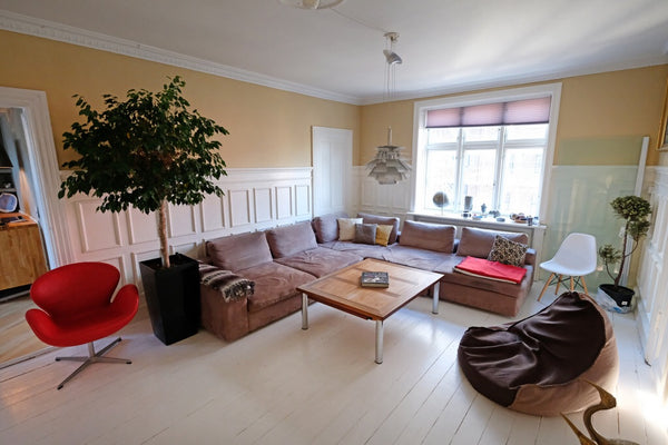 Close to everything! 4 minuters by train to Copenhagen city center <br />2 bedro Copenhagen, Denmark Nice big apartment in Cph center! Entire condo vacation rental 13644113