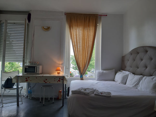 Logement situe à 50m de la ligne de tramway, se que fait que vous été à 6 minute Bordeaux, France Appartement  Bordeaux à 5 minute du centre Private room in condo vacation rental 35107738