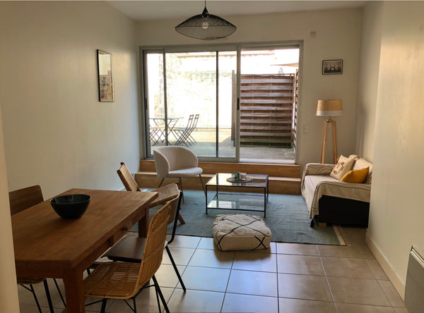 Welcome to Bordeaux! <br /> <br />This beautiful apartment is warm, well appoint Bordeaux, France Joli 60 M² Avec Terrasse Au Cœur De Bordeaux Entire rental unit vacation rental 681540611449519433