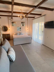 Oliva is a brand new accommodation which combines a retro style with modern comf  Το Oliva είναι ένα νέο κατάλυμα κοντά στο Φαληράκι Entire rental unit vacation rental 44609836