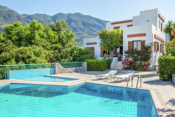 This is a 3-bedroom villa in Lefkogia for 6 people. The home has a swimming pool Zürich, Switzerland Chic Villa in Lefkogia Crete with Swimming Pool Entire villa vacation rental 29649280