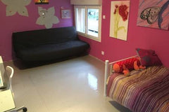 Chambres privées dans charmante maison familiale de plain pied à mi-chemin entre Lacanau, France Chambres et salle de bain privées Private room in home vacation rental 23611302