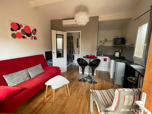 Petit chalet d'une surface habitable de 20m2, dans un cadre privilégié au cœur d Talence, France Petit chalet en bois indépendant Entire guesthouse vacation rental 10664788