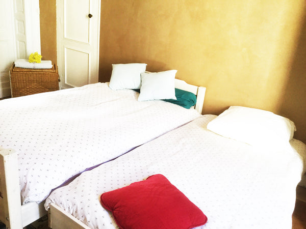 Mon appartement se situe dans le quartier du jardin public à la proximité de tou Bordeaux, France Chambre privée au centre ville. Private room in rental unit vacation rental 27866704