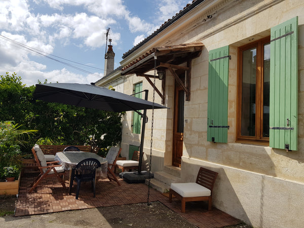 Charmante échoppe en 2ème ligne, à 5 mn à pied du Tram D ( arrêt Croix de Seguey Bordeaux, France Échoppe 3 chambres terrasse  proche Jardin Public Entire townhouse vacation rental 49514301