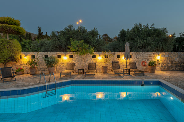 Layout : Bedroom,sitting area,kitchen, bathroom.<br /><br />Dimensions:Internal  Heraklion, Greece Nancy Chara One Bedroom Apartment Split level B9 Entire rental unit vacation rental 16794440