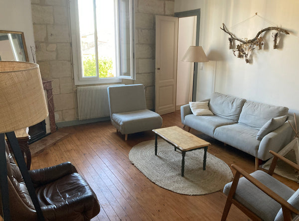 This charming 78 square meters apartment is located on the 1st floor without ele Bordeaux, France Spacieux Appartement Au Cœur De Bordeaux Entire rental unit vacation rental 699045778980609756