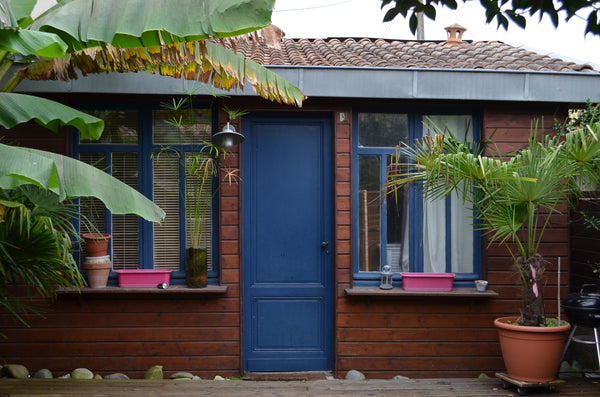 Chambre d'environ 20 m carrés située à l'arrière d'une échoppe. Salle de bain et Bordeaux, France Cabane au fond du jardin Private room in home vacation rental 4480418