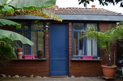Chambre d'environ 20 m carrés située à l'arrière d'une échoppe. Salle de bain et Bordeaux, France Cabane au fond du jardin Private room in home vacation rental 4480418