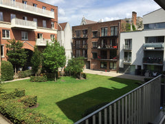 Deze centraal gelegen accommodatie is smaakvol ingericht. Schilde, Belgium Leuk appartement met binnentuin Entire condo vacation rental 5754564