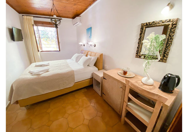 CASA DASYRA is located in the center of the beautiful Venetian City of Chania an  Casa Dasyra I Private room in loft vacation rental 43777547