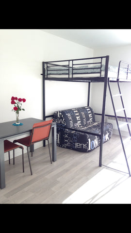 Studio au 1er étage à 4 min à pied du tram (station forum). A 7 min du centre de Talence, France Studio Vivaldi Entire condo vacation rental 34826472