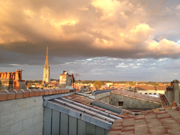 Immeuble en pierre girondine, beaucoup de cachet.<br />Quartier Saint Michel / V Bordeaux, France Saint michel Grand appartement avec terrasse Entire rental unit vacation rental 19145840