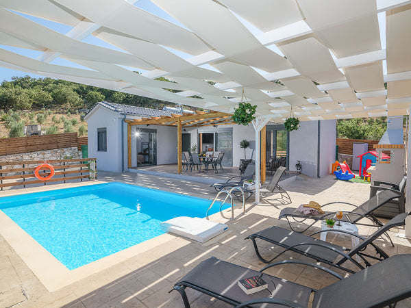 Note: You can directly book the best price if your travel dates are available, a Cyprus Eleonas for 6 persons Entire home vacation rental 52292291