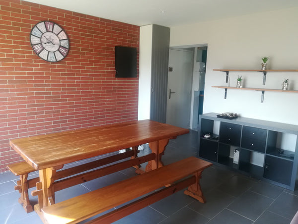 proche du domaine universitaire mais aussi à quelques minutes de Bordeaux cet ap Saucats, France appartement rénové calme et chaleureux Entire condo vacation rental 24639229