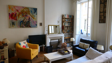 Pres de l église  Sainte Croix , du conservatoire de musique , du Theatre Nation Bordeaux, France Grand T3 très clair Entire rental unit vacation rental 44457847