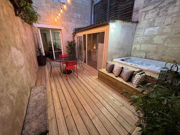 Située au coeur de Bordeaux, entre les places Nansouty et Victoire, cette échopp Bordeaux, France Echoppe bordelaise avec jacuzzi Entire townhouse vacation rental 650517863825333900