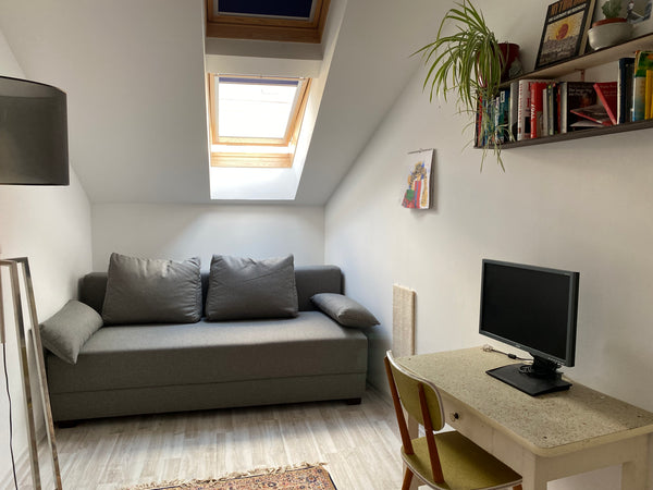 Our flat is the perfect place for a visit to Vienna! It is right next to the met Vienna, Austria Helles Zimmer in moderner Dachgeschosswohnung Private room in rental unit vacation rental 39480980