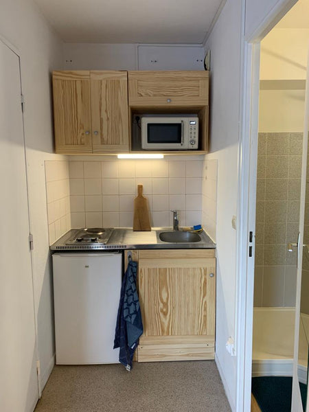 Logement de 16 m2 à Bordeaux,  paisible et central, tout proche de la place Nans Lanton, France Appartement à 2 minutes de la place  Nansouty Entire condo vacation rental 54262378