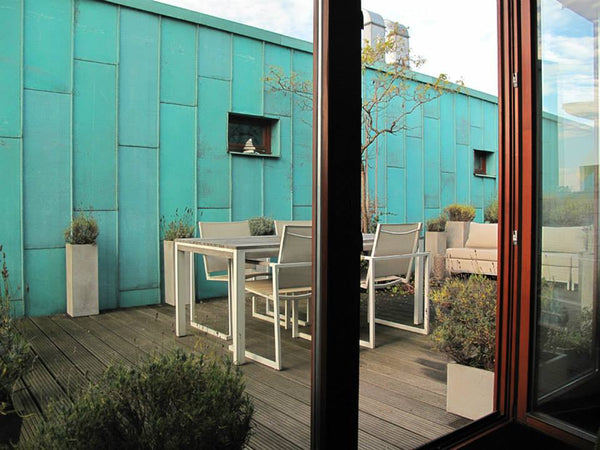 Experience the vacation atmosphere with a hint of summer in the city.<br /><br / Prague, Czechia Charming duplex with a terrace near the metro Entire rental unit vacation rental 13071023