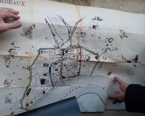 Mon logement se trouve à 20 minutes à pieds du centre ville<br />Le bus ainsi qu Bordeaux, France Très belle échoppe typique et atypique de Bordeaux Entire townhouse vacation rental 30467371