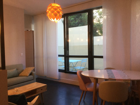 Appartement neuf très haut standing avec terrasse exposition sud ouest, très cal Bordeaux, France Appartement T3 neuf plein centre de Bordeaux Entire rental unit vacation rental 26284339