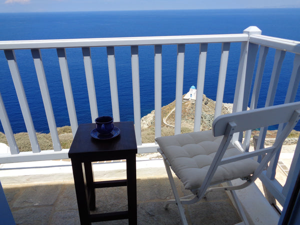 Sifnos Kastro, traditional settlement 17th century, ancient capital of the islan Nea Smyrni, Greece Independent small house-stountio''THE SHELTER ' Castle vacation rental 10586888