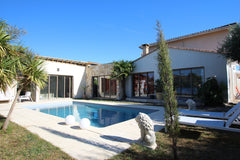 La Villa Corail, maison de 200 m2. <br />Vous disposez d'un grand salon avec poê Le Haillan, France Villa Corail et sa piscine chauffée l'été Bordeaux Entire townhouse vacation rental 669447540110244417