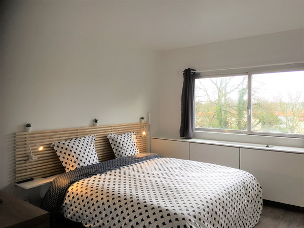 Nous somme certain que vous apprécierez cet appartement . Il dispose d'un lit ki  Appartement design tout confort (Parking Gratuit) à 10 minutes de Bordeaux Entire rental unit vacation rental 45664761
