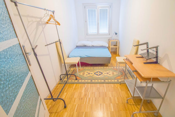 11 m2 shared room for up to 2 people with a double bedsofa and table, in a 85qm  Vienna, Austria Neat room near subway (quick in city center) Private room in rental unit vacation rental 29055789