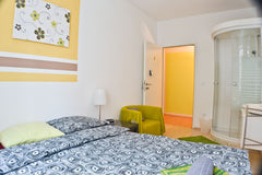 LOCATION:<br />- 2 minutes to the old city<br />- discover Vienna by foot!<br /> Vienna, Austria Complete furnished+private bathroom 1 month min Private room in rental unit vacation rental 216214