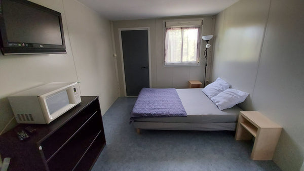 studio meublé dans un environment attractif tout en étant au calme .<br /><br />  Studiomeublé entier a côté tt commerces et laverie Entire rental unit vacation rental 44470044