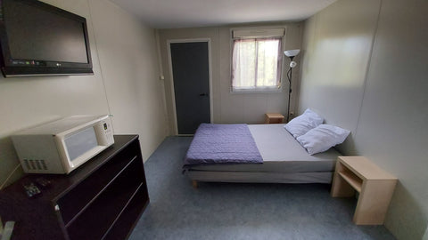 studio meublé dans un environment attractif tout en étant au calme .<br /><br />  Studiomeublé entier a côté tt commerces et laverie Entire rental unit vacation rental 44470044