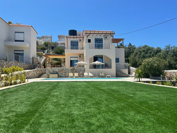 With outstanding views over the magnificent Almyros Bay in Kefalas, this spaciou Zürich, Switzerland Kefalas villa with private pool and amazing views Cycladic home vacation rental 21372513