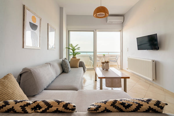 Amazing beach house on the popular beach Ammoudara of Heraklion in Crete. You ca  Sea view ON BEACH apartment in Ammoudara Heraklion Entire rental unit vacation rental 34840666