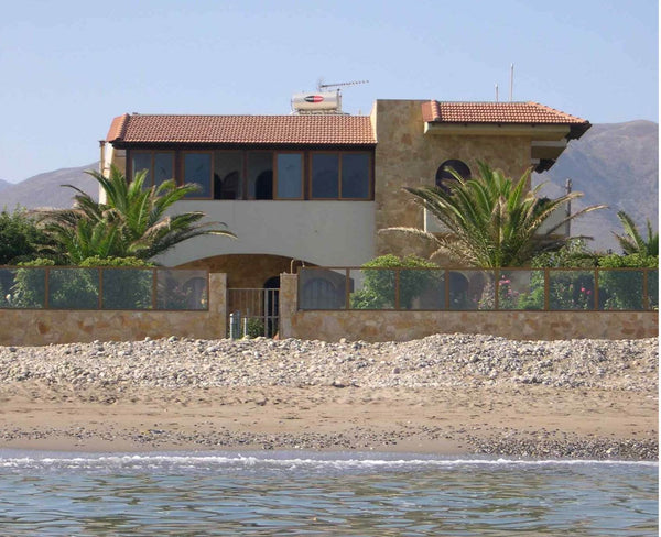 Enjoy the ubiquity of the smell of sea and the privacy of a generous front yard. Zürich, Switzerland Pervolé 1: Beach Holiday Next Door Entire rental unit vacation rental 670404