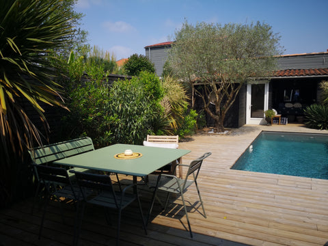 Située dans une rue calme, élégante et chaleureuse maison décorée avec soin. Pro Le Bouscat, France Belle maison de charme avec piscine Entire home vacation rental 6399903