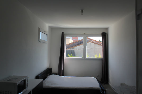 Studio de 23m2 situé au premier étage d'un immeuble.<br />Un parking est à dispo Talence, France #7 Apt avec parking et accès autonome Entire rental unit vacation rental 54217195