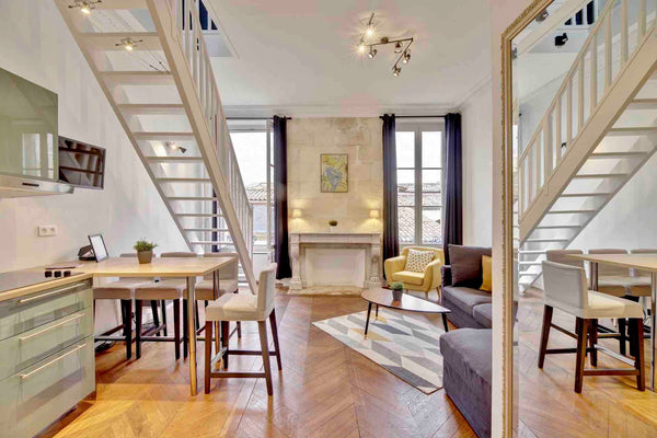 Beau duplex refait avec gout idéalement situé au 3 eme et dernier étage d'un imm Uccle, Belgium Sweet Melody Bordeaux centre Entire rental unit vacation rental 43149169