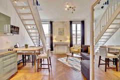 Beau duplex refait avec gout idéalement situé au 3 eme et dernier étage d'un imm Uccle, Belgium Sweet Melody Bordeaux centre Entire rental unit vacation rental 43149169