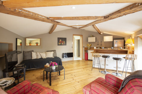 We suggest you stay in these 2 independent apartments located on the 1st and 2nd Bordeaux, France Large Duplex for 8 people (2 apartments) Entire rental unit vacation rental 44386343