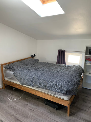 Ce petit cocon sous les toits vous accueille en plein centre de Bordeaux dans le Bordeaux, France Appartement Bordeaux Saint Michel Entire rental unit vacation rental 572558840234006744