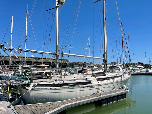 Près de la base sous-marine, non loin des trams et des bus pour rejoindre la vil Bordeaux, France Logement atypique sur l'eau Boat vacation rental 5098388