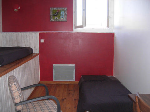 Chambre dans une échoppe rénovée .<br />il s'agit de notre habitation principale Bordeaux, France 2 lits simples salle d'eau commune petit déjeuner Private room in townhouse vacation rental 7831323