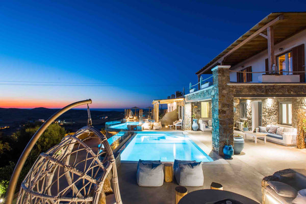 Mykonos Village, as it is located on a hill, offers panoramic views and is an ex Greece Deluxe Apartment with Kitchenette and Outdoor Pool Cycladic home vacation rental 25203823