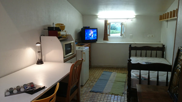 Une chambre Single dans un immeuble Située face école de la Magistrature, à 50m  Gradignan, France Chambre single, Face école de la Magistrature Private room vacation rental 20315414