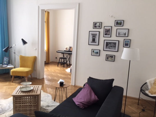 Hey guys, my beautiful apartment is perfectly located to discover Vienna. 1 min   Charming apartment with balcony / perfect location Entire rental unit vacation rental 19234309