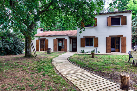 Maison spacieuse sur 3 000 m2 arborés  , tout confort.  Villa avec piscine,jacuzzi ,terrain de boules Entire villa vacation rental 658427862530082149